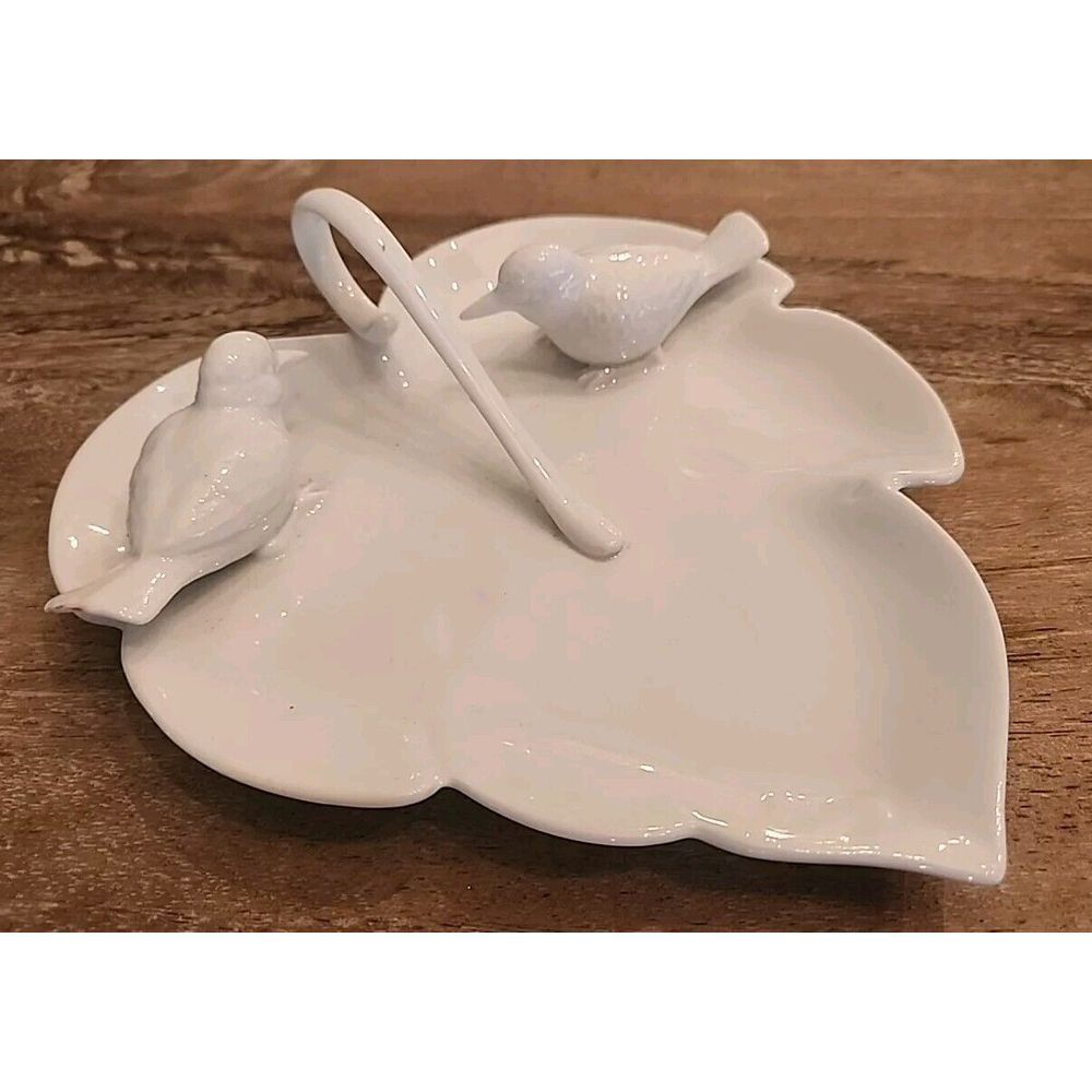 VTG White Porcelain Pair Of BIRDs Leaf Dish by‎ Paris Royal Trinket  Ring Dish